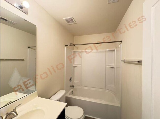 Building Photo - 3900 Swinton St