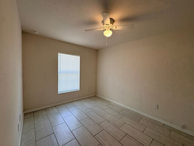 Building Photo - 826 Gleason Pkwy