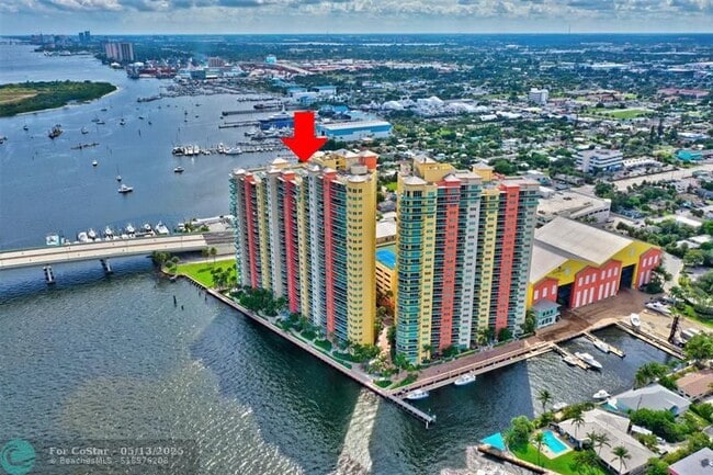 Building Photo - 2640 Lake Shore Dr