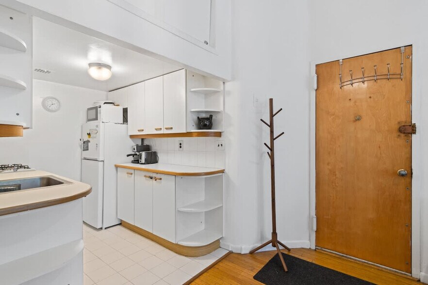 Building Photo - 43 W 85th St