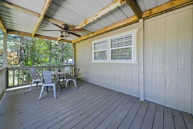 Building Photo - 11351 Oak Lake Rd