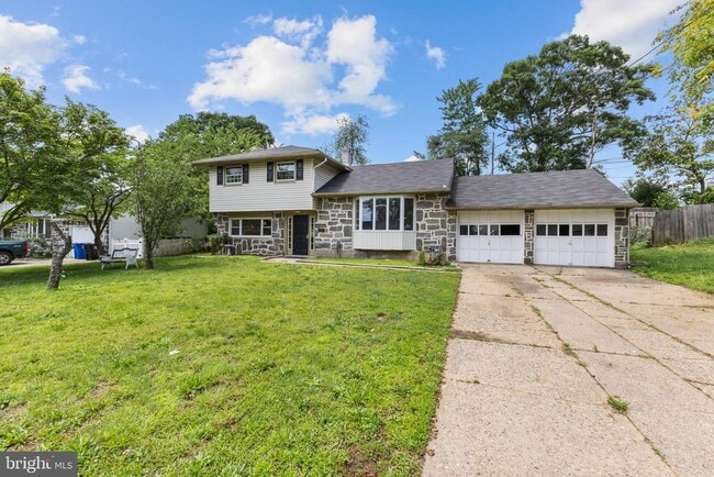 Primary Photo - 215 Dolores Dr