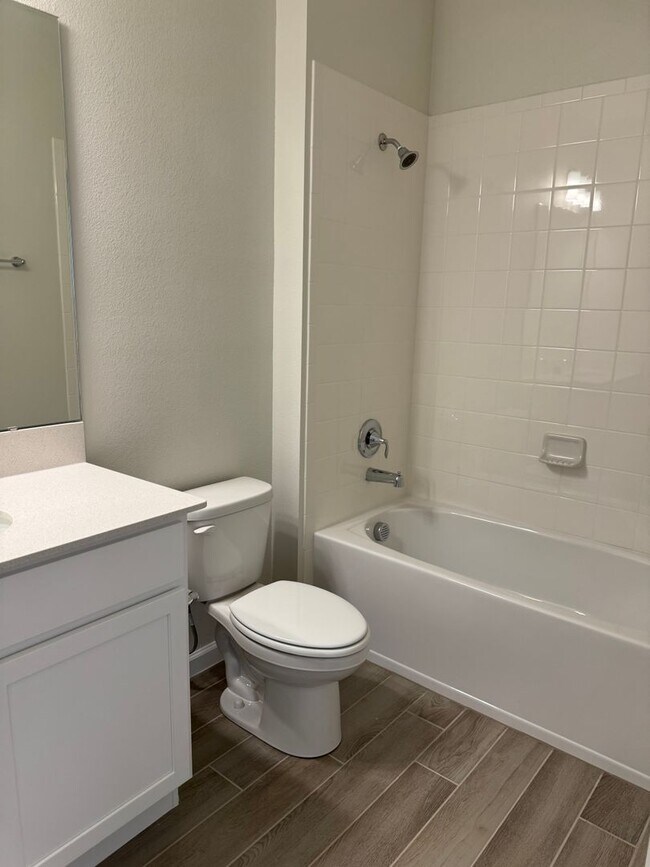 Building Photo - GATED 3 BEDROOM, 2.5 BATHROOM IN OVIEDO