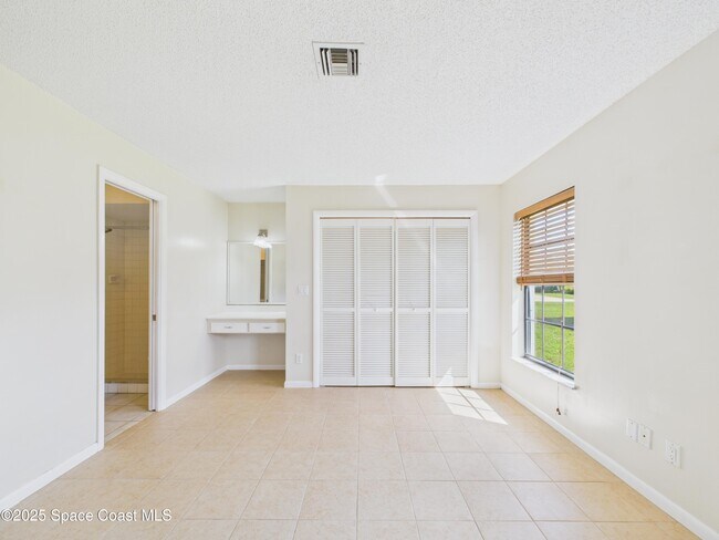 Building Photo - 2265 44th Ave