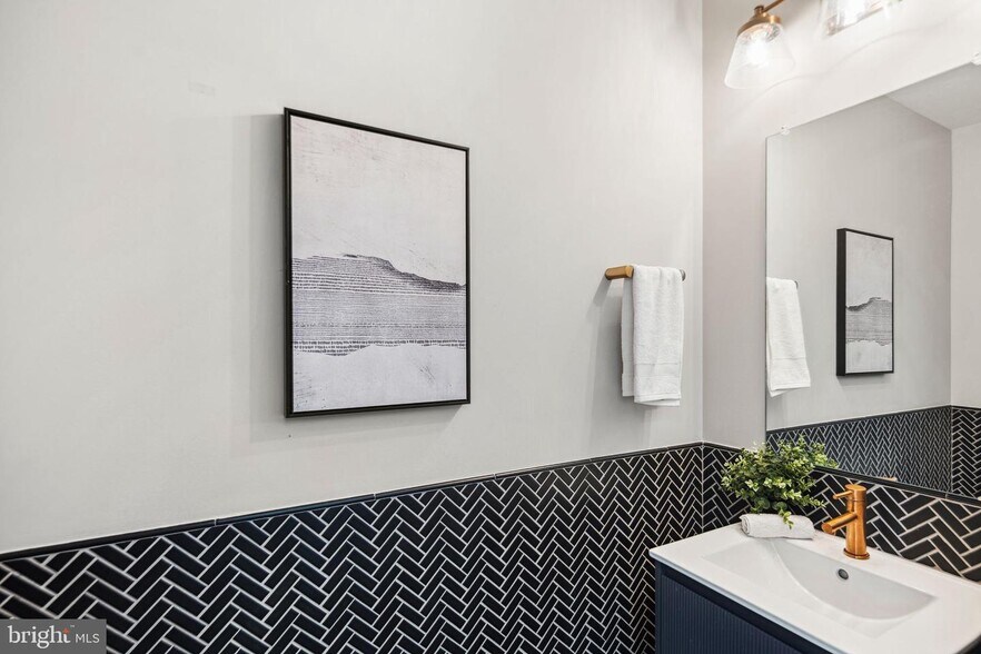 Building Photo - 670 N 13th St