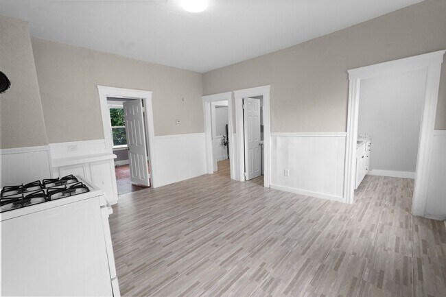 Primary Photo - 15 1/2 Mendon Street