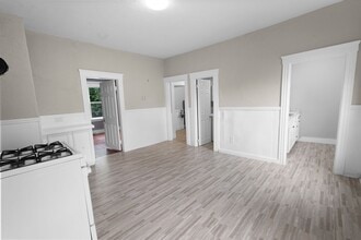 Building Photo - 15 1/2 Mendon Street