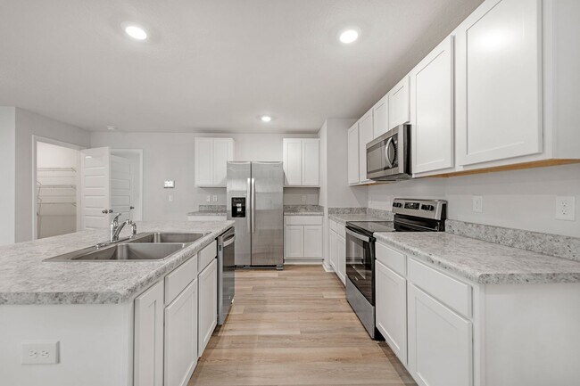 Building Photo - Beautiful 3BR Home with Privacy-Fenced Backyard in The Woodlands