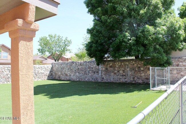 Building Photo - 815 Saguaro Park Ct