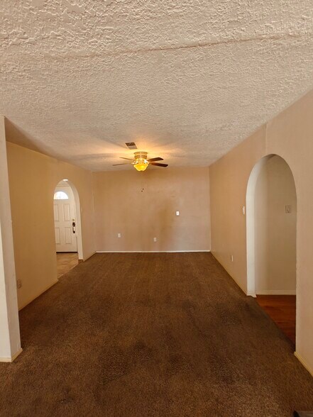 Building Photo - 7400 Santa Fe Trl NW