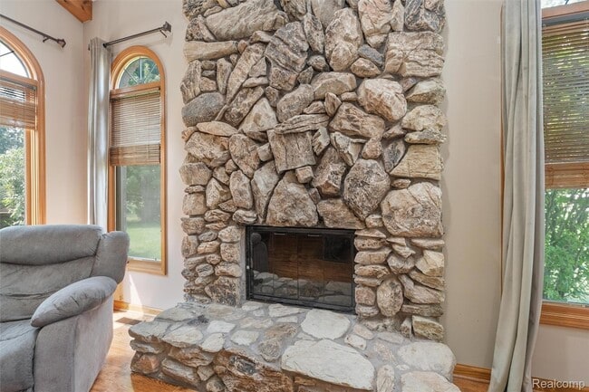 Building Photo - 47105 Liberty Bell Rd E