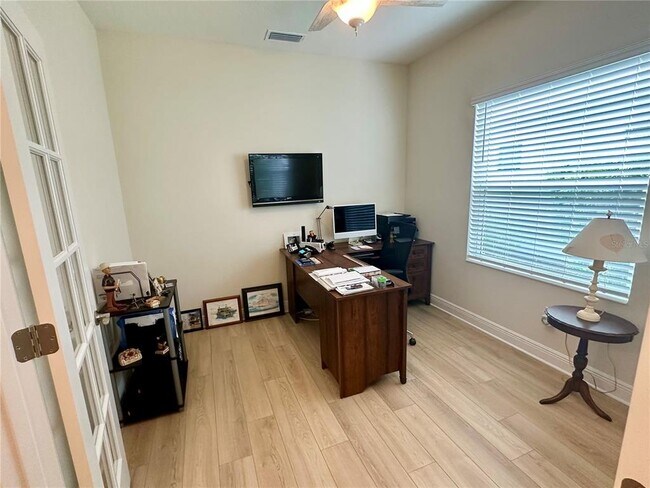 Building Photo - 2633 Star Apple Wy