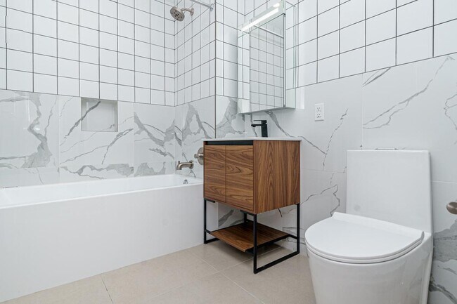 Building Photo - 251 Front St