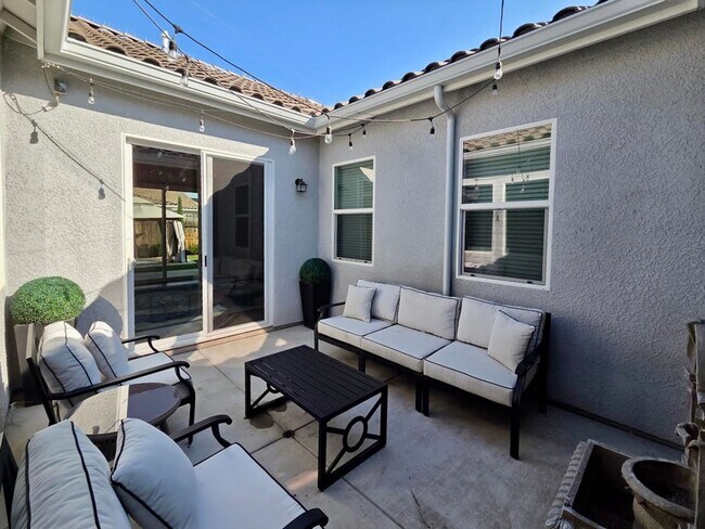 Building Photo - $2,750 Shaw & Locan, 4 Bedroom House - Twa...