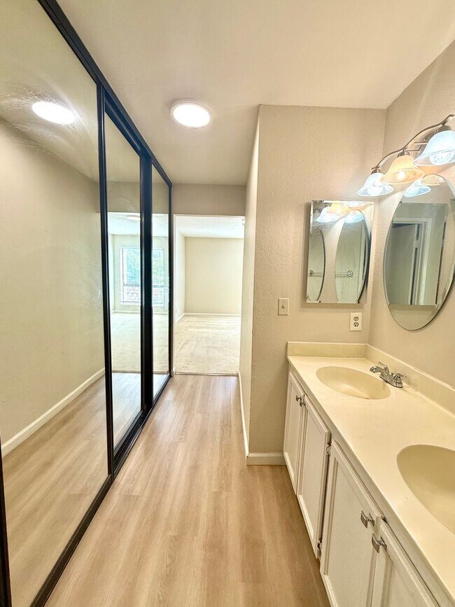 Building Photo - $2,950 / Beautifully Remodeled 2BR/2BA Condo in Newark's Gated Community