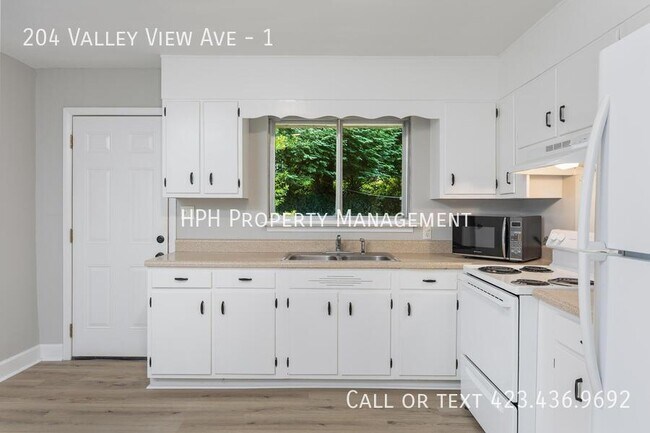 Building Photo - 204 Valley View Ave