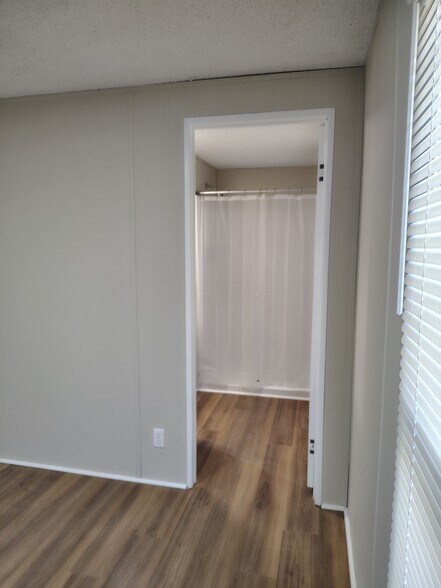 Building Photo - 13 Ez Ln