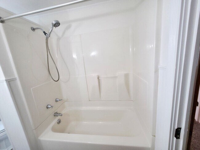 Building Photo - 3 Bed 1 Bath in Rochester PA