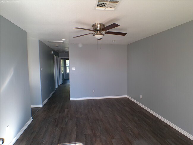 Building Photo - 10133 Teneha Dr