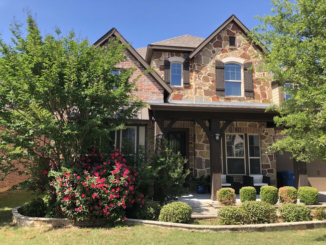 Front - 416 Cedar Crest Dr