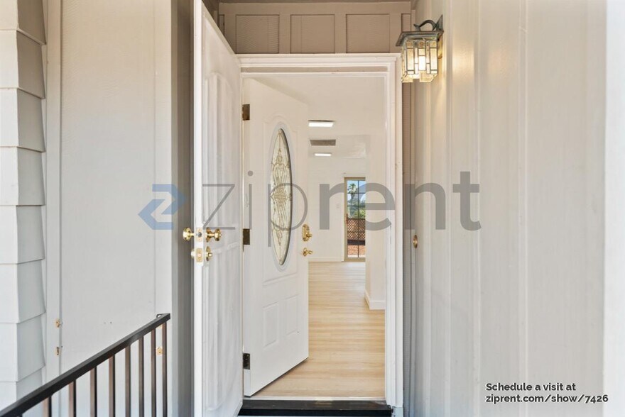 Building Photo - Unit