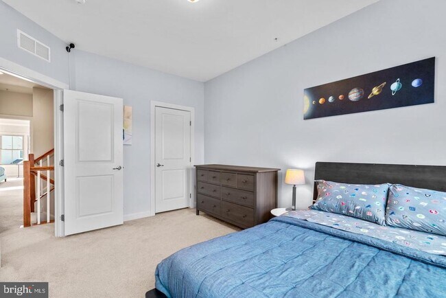 Building Photo - 9134 Kenway Ln