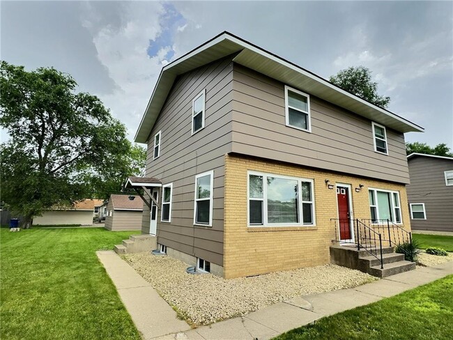 Building Photo - 1130 33rd Ave N