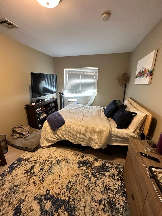 Second bedroom - 3283 Kelton Ave