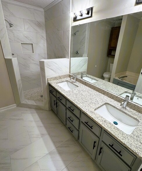 Building Photo - 2250 Lake Hill Ct