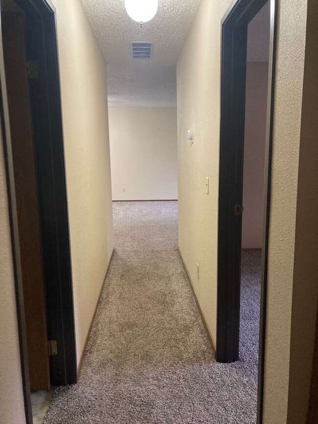 Building Photo - 1727 N Grandview Ln