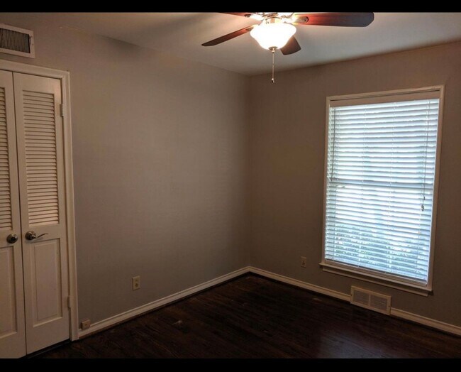 Building Photo - Charming and well-maintained home in the highly desirable Lakewood area of Dallas!