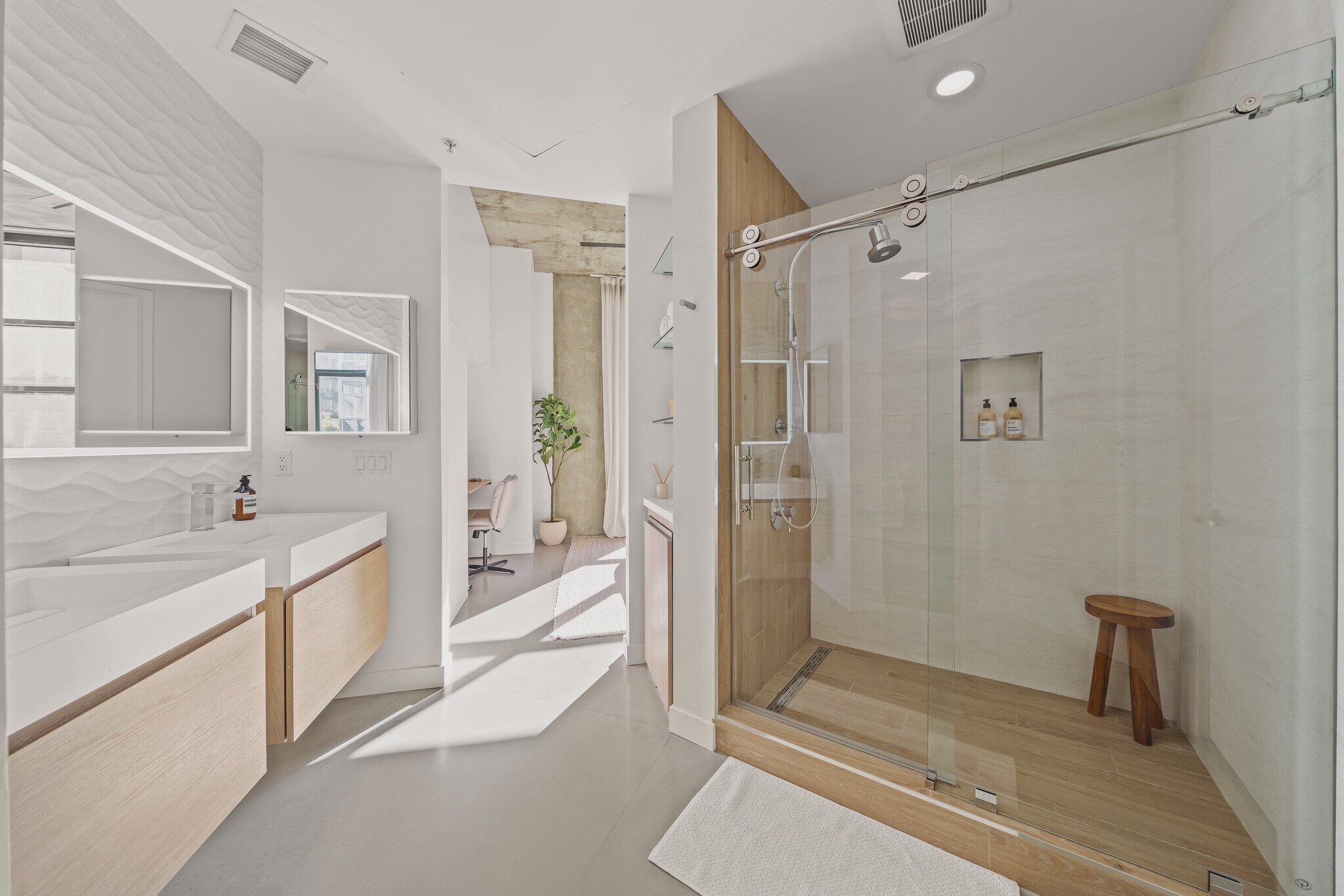 Primary bath - 1050 Island Ave