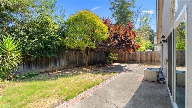 Building Photo - 6540 Shasta Creek Way