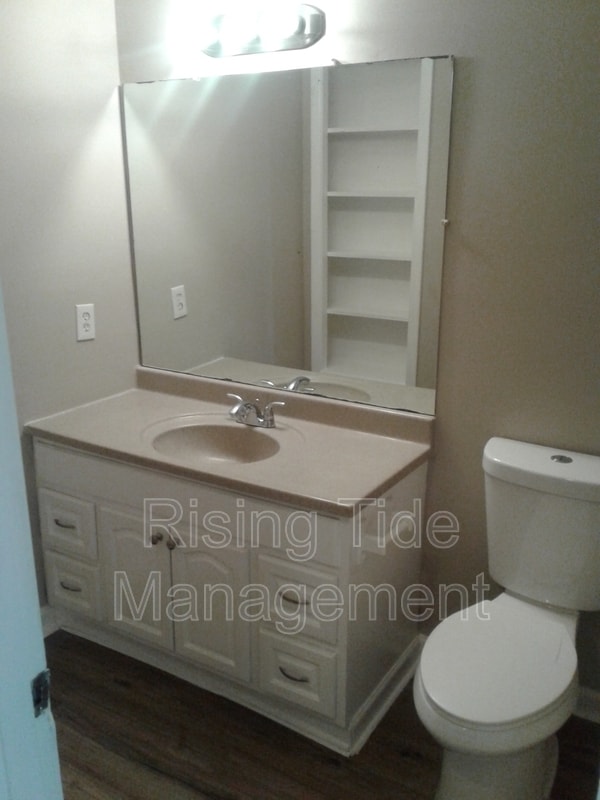 Building Photo - 8905 Valley Hill Dr