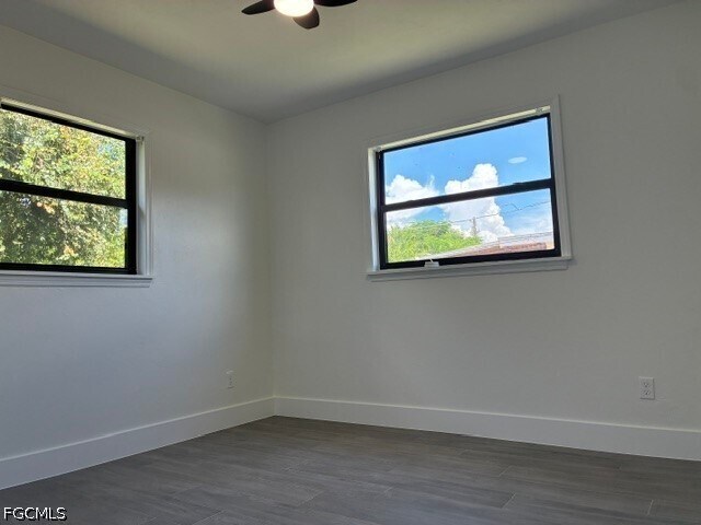 Building Photo - 913 Entrada Dr