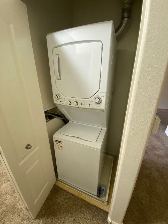 Building Photo - Jeffreys St