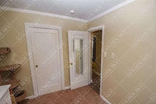 Building Photo - 2605 N Maplewood Ave