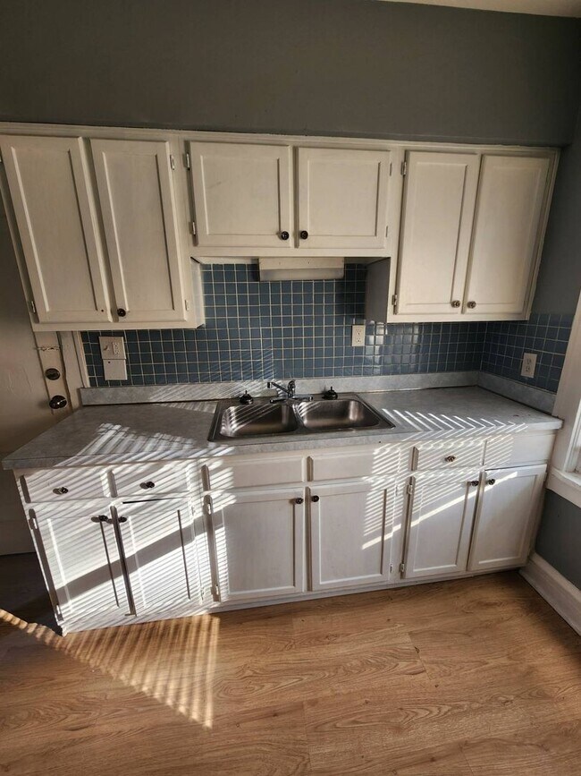 Building Photo - 13617 Glenside Rd