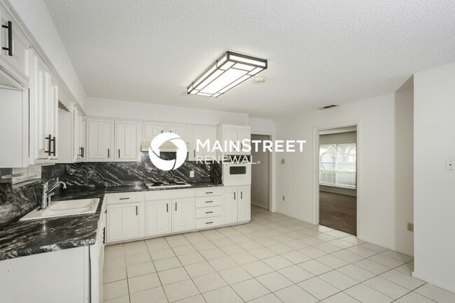 Building Photo - 3 Bedroom Pet-Friendly Home in FORT WORTH, TX with Main Street Renewal