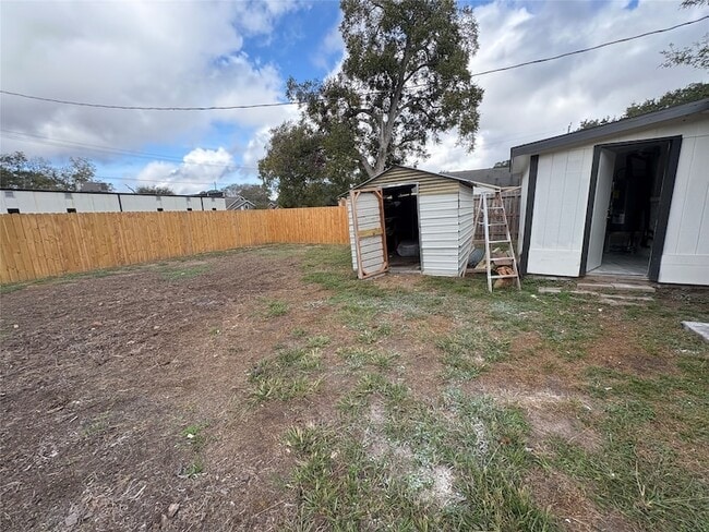 Building Photo - 704 S 10th St