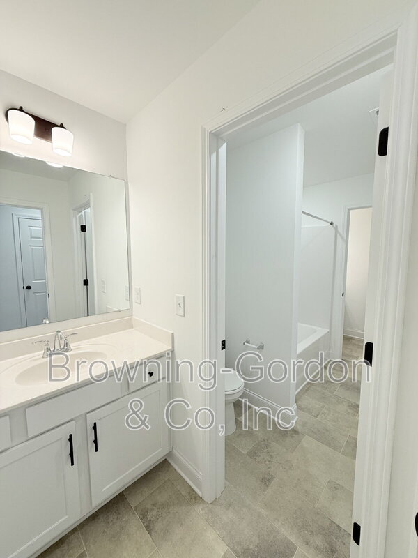 Building Photo - 312 Traywick Pl