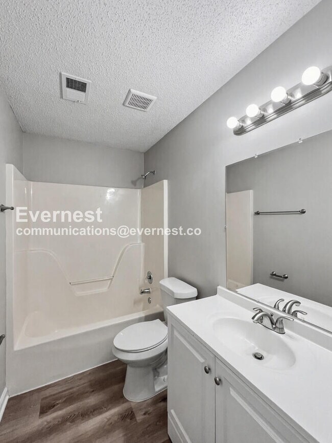 Building Photo - Limited Time Special Offer / 4 Bed, 2 Bath Home with Fenced Yard / Pet-Friendly / Available Now!