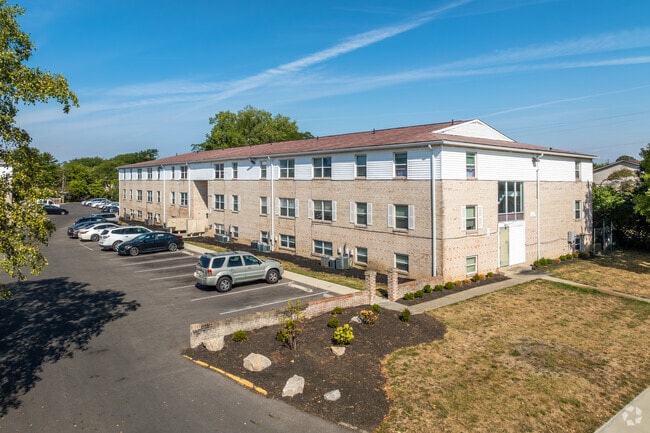Building Photo - Flats on Tamarack