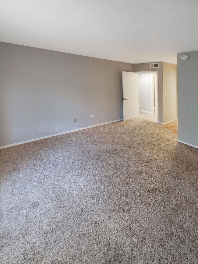 Building Photo - 1305 Augusta Dr