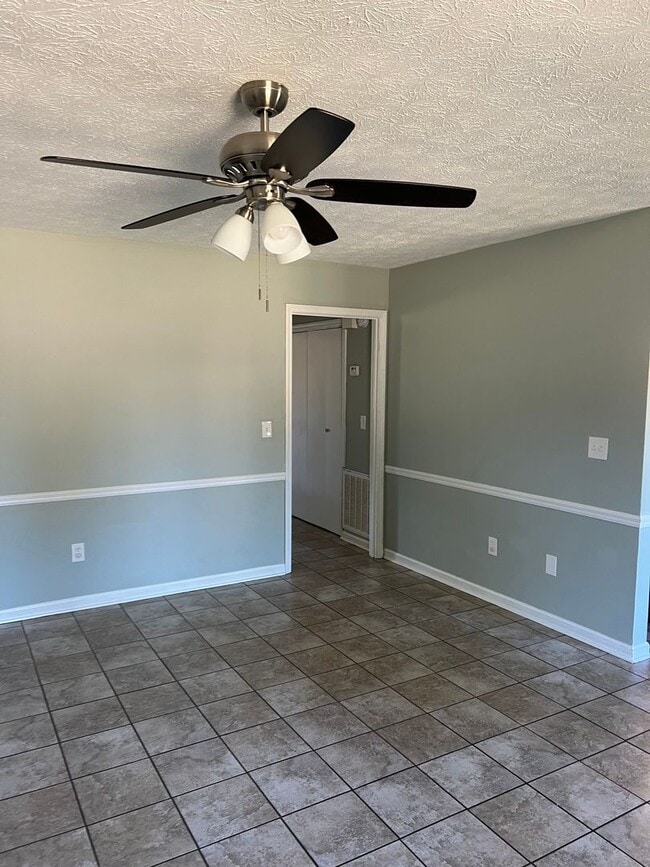 Building Photo - 97 Evergreen Ln