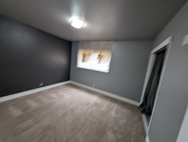 Building Photo - Single Family Home Near Shopping and Schools