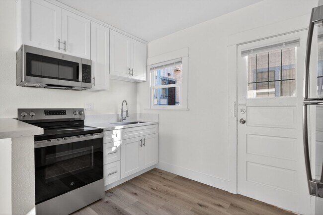 Interior Photo - 525-537 Chestnut Avenue