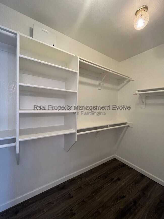 Building Photo - 6246 W Blackhawk Dr