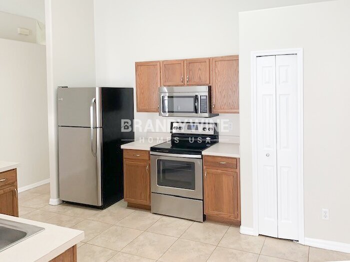 Building Photo - 2143 Fennell St