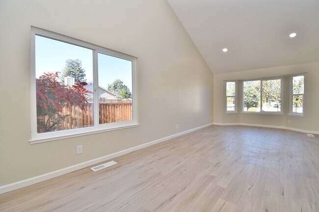 Building Photo - COMING SOON! | $4,090 / Beautifully Remodeled 4BR/2BA Home in Fremont City